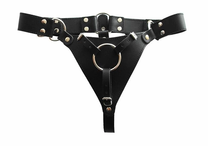 Schwarzer Dildo Harness aus Rindsleder mit drei Schnallen zur Ringfixierung auf der Bauchplatte