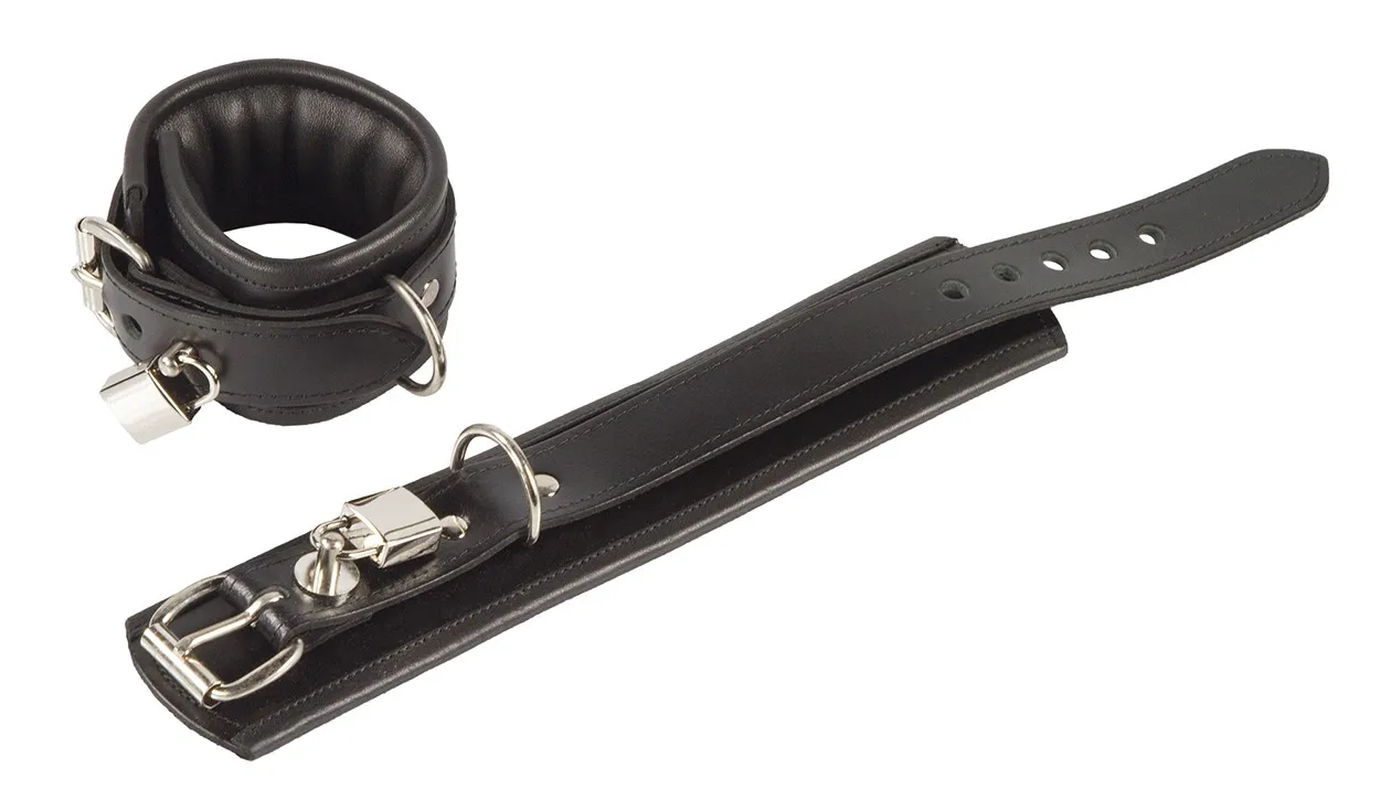 Schwarze gepolsterte Leder-Handfesseln mit Vorhängeschloss, Schnallenverschluss und verschweißtem D-Ring
