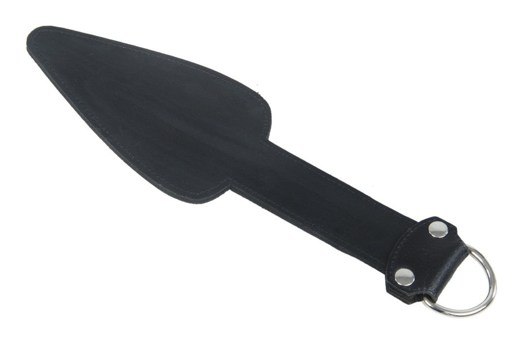 Schwarzes Paddel mit Metallteilen und dreieckiger Spitze pm-bodyleather.de