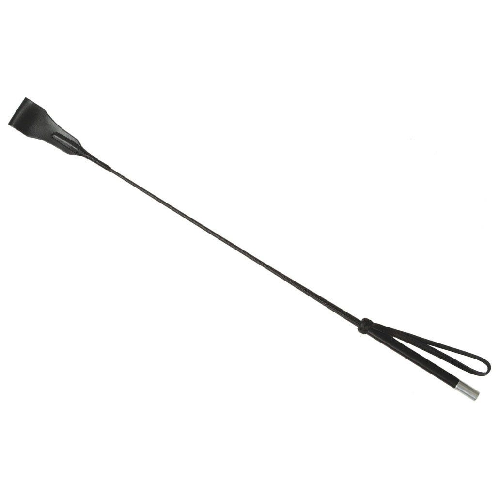 Schwarze Gerte mit Fiberglasstiel, dreieckiger Lederklappe am oberen Ende und Lederöse am unteren Ende mit Metallkappe, freigestellt auf weißem Hintergrund