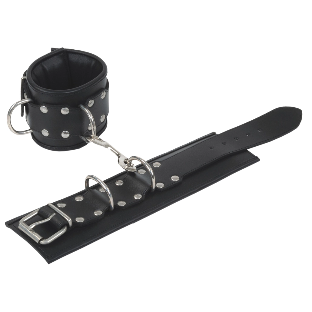 Breite gepolsterte Fußfesseln aus schwarzem Leder mit D-Ringen und Karabiner